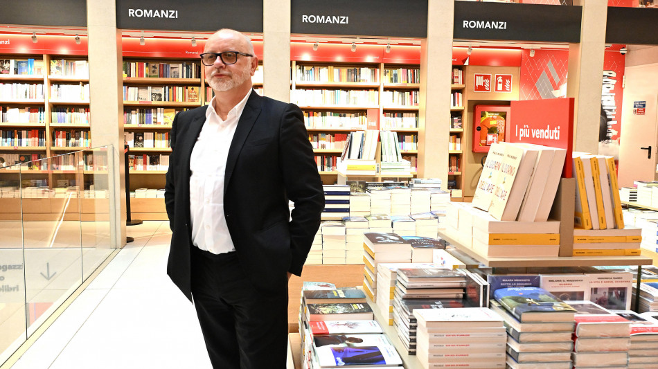  Mondadori presenta un'offerta per l'acquisizione della scolastica di Hoepli 