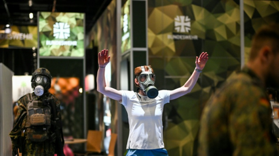  Fit in fatigues: German army presses recruitment drive 