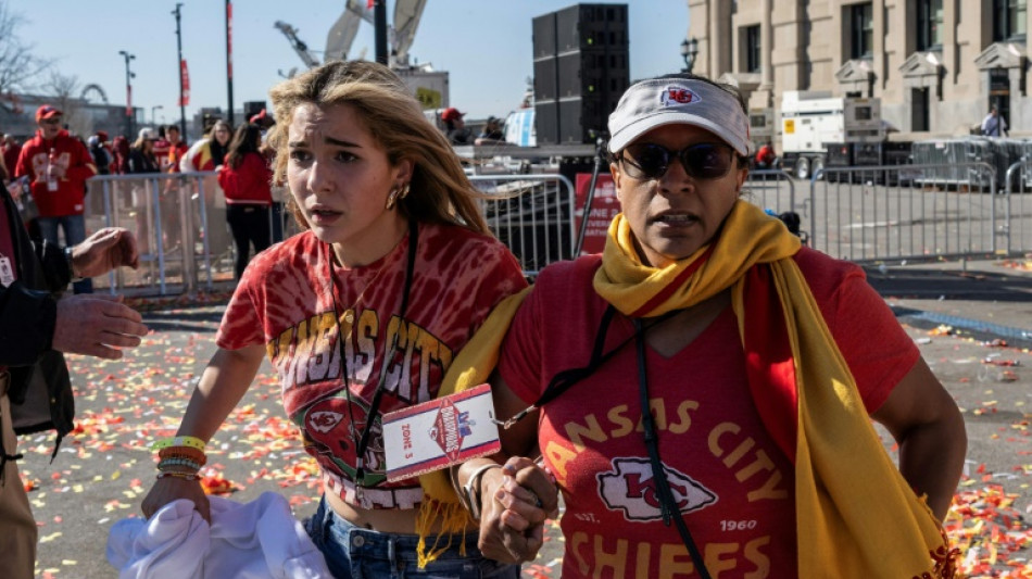 Un muerto y m&aacute;s de 20 heridos en tiroteo en el desfile del Super Bowl en EEUU
