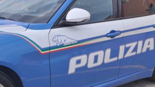 Poliziotto muore nel Napoletano in incidente con volante