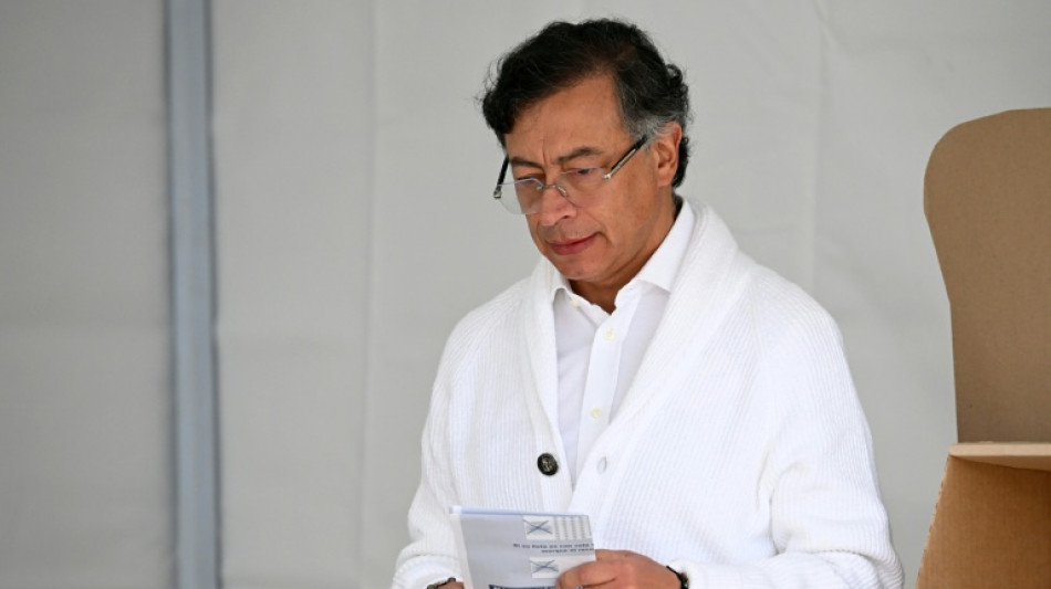 Petro encerra negocia&ccedil;&otilde;es de paz com uma das maiores guerrilhas da Col&ocirc;mbia