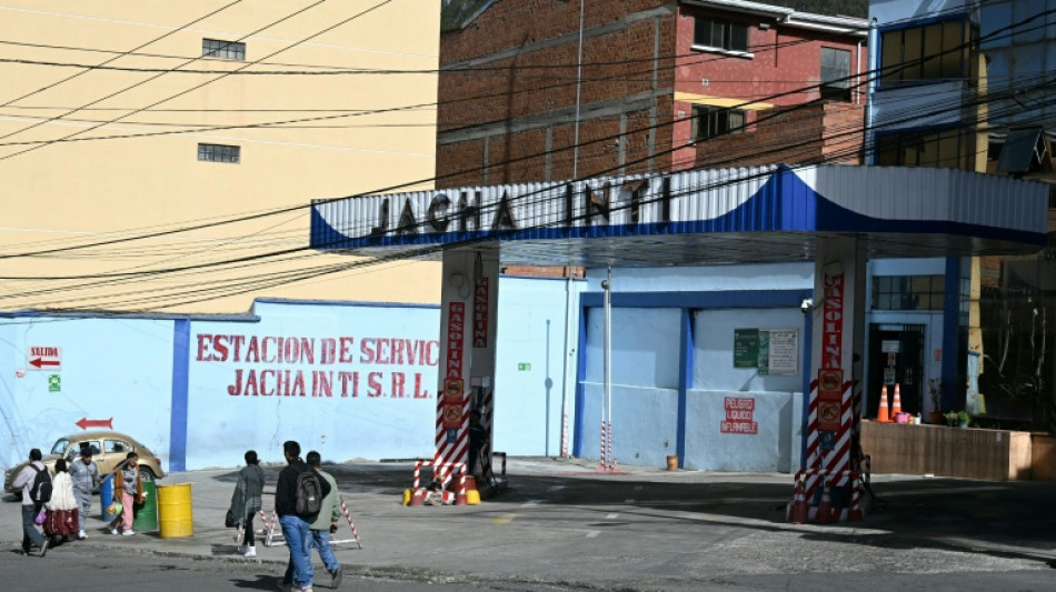 Choferes paralizan dos ciudades de Bolivia en protesta por la venta de gasolina contaminada