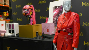 Traje de "Motomami" de Rosal&iacute;a va a subasta en California