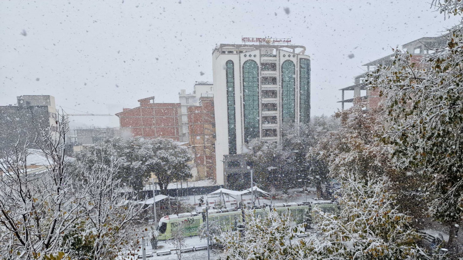 Nevica in Algeria, strade bloccate e villaggi isolati