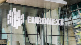Borsa: Europa in calo, guarda ai dazi e alla politica in Francia