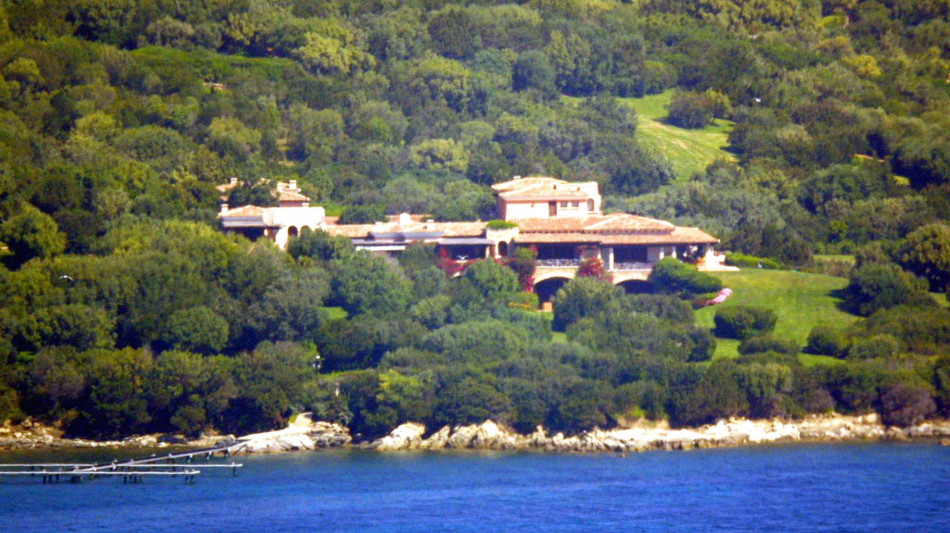  Fininvest ha accettato proposta vincolante per Villa Certosa a sceicco Al Thani 