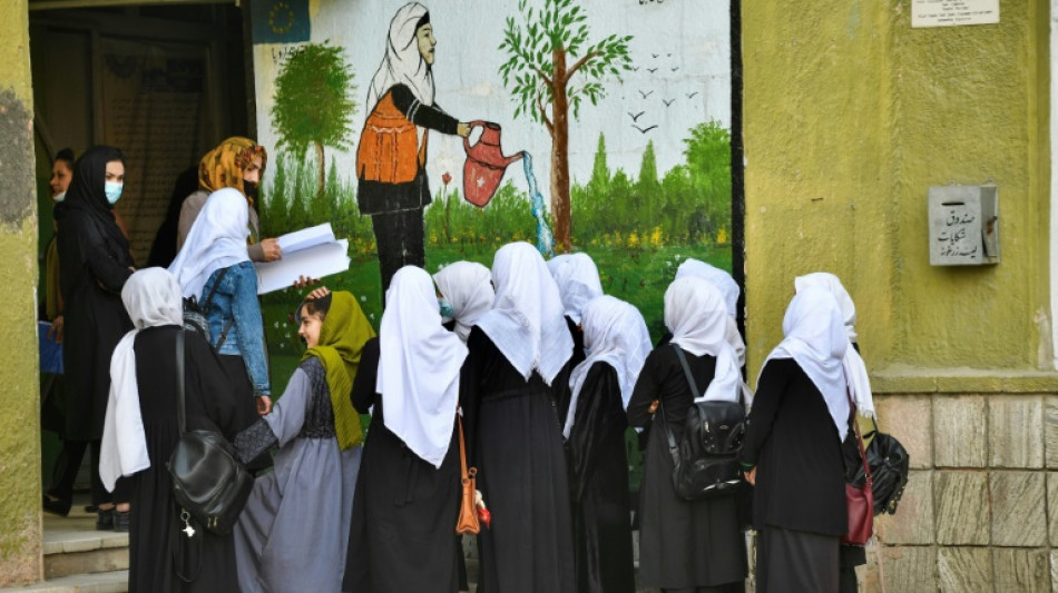 "Qu'avons-nous fait de mal ?": les lyc&eacute;ennes afghanes forc&eacute;es de rentrer chez elles