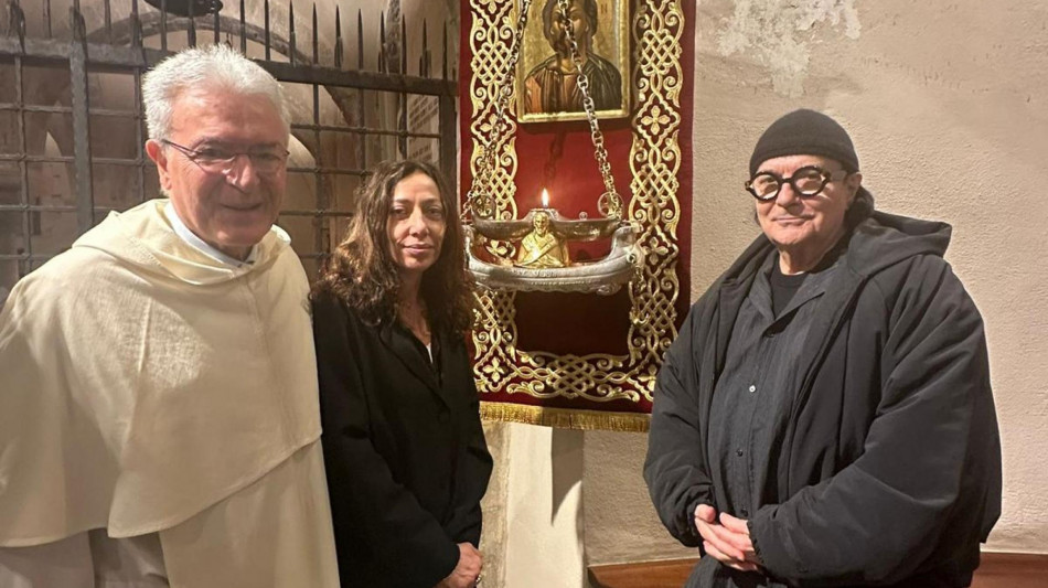  Renato Zero e la figlia di Bonaccorti in basilica S.Nicola, una preghiera per Enrica 