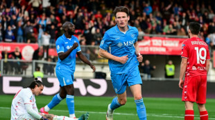 Napoli vence na visita ao Monza (1-0) e alcança líder Inter de Milão no Italiano