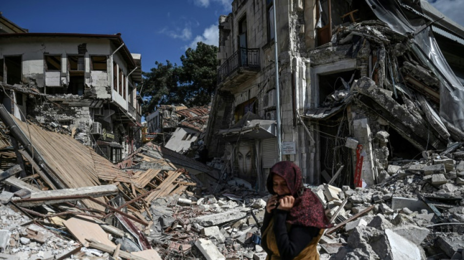 Tras el sismo en Turqu&iacute;a, el doble dolor de las mujeres afectadas