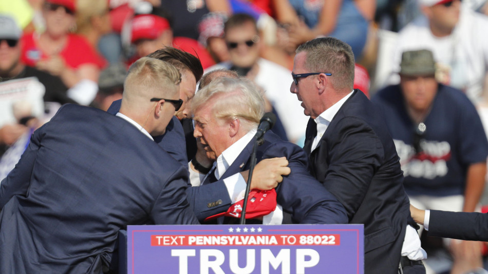  Mondo Maga in fermento, 'l'attentato a Trump era una messinscena' 