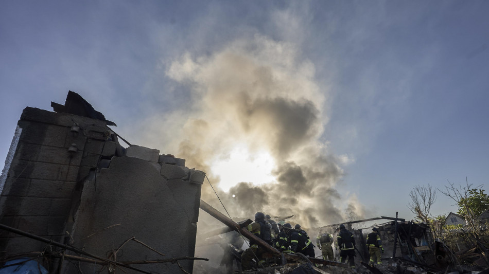 Kiev, tre morti e diversi feriti in raid russi nell'est 