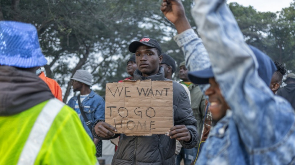  Thousands more head for South Africa's borders 
