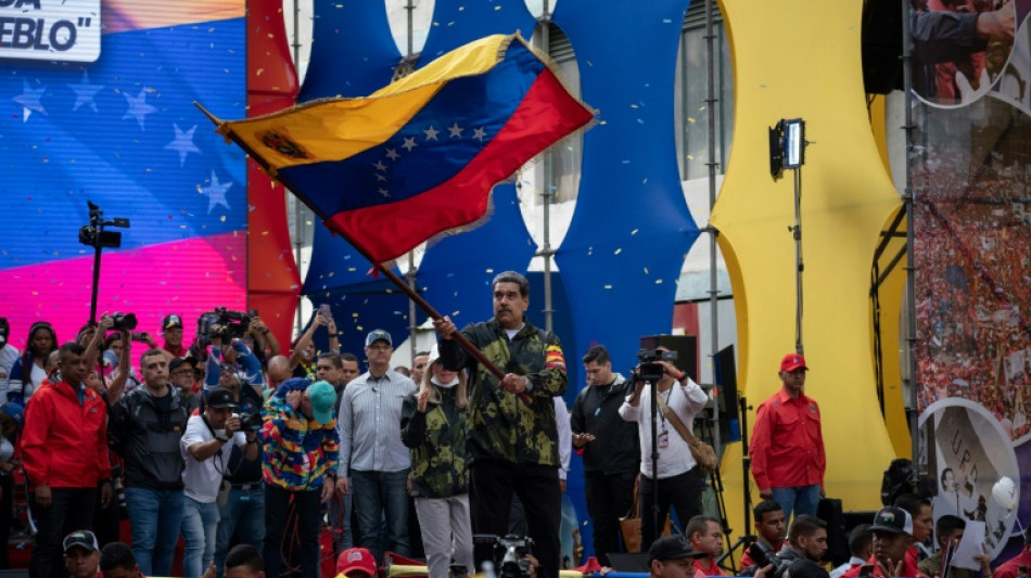 Chavismo marcha en respaldo a Maduro mientras la oposici&oacute;n denuncia intimidaci&oacute;n