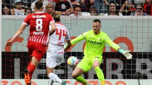 Brentford sign Dutch keeper Flekken from Freiburg