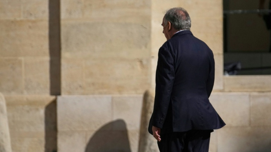 Bayrou a remis sa d&eacute;mission, Macron veut nommer tr&egrave;s vite son successseur 