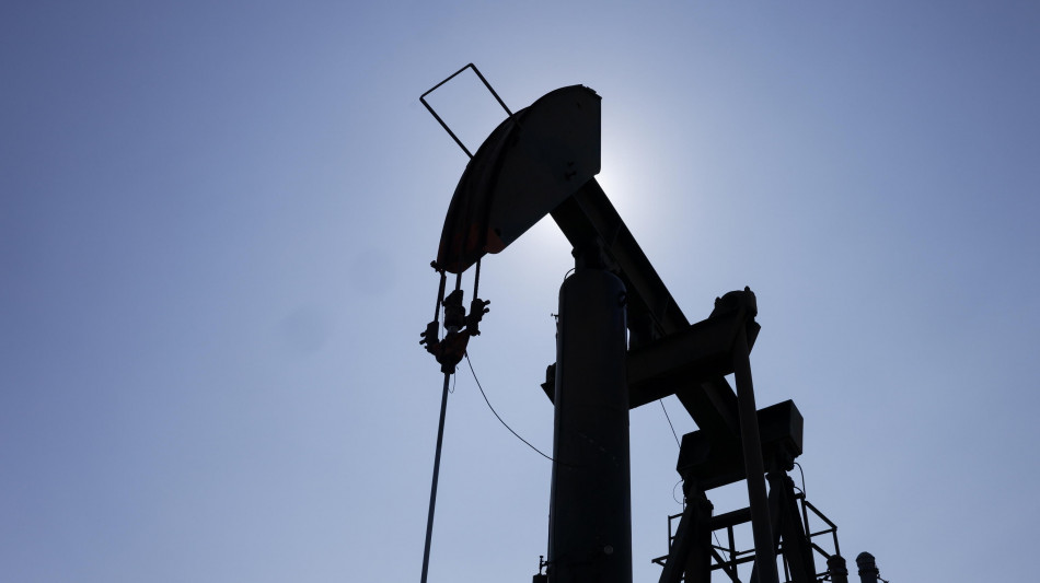 Il petrolio &egrave; in calo a New York ma si mantiene sopra i 100 dollari