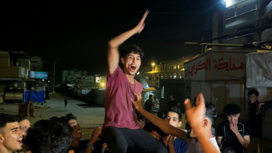 Habitantes de Gaza celebram com euforia an&uacute;ncio de acordo para encerrar a guerra