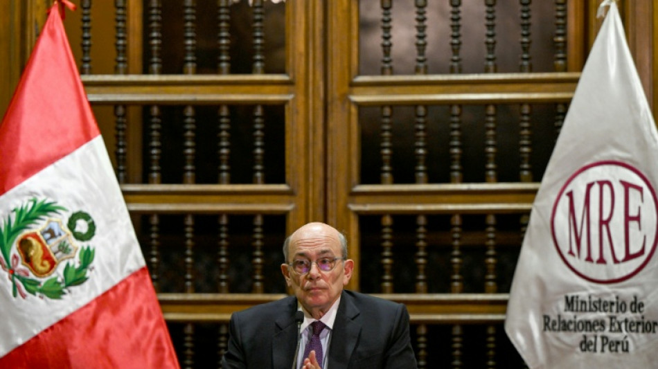  Renuncian canciller y ministro de Defensa de Per&uacute; tras un desacuerdo por la compra de aviones a EEUU  