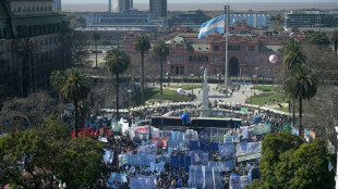 Milhares de argentinos protestam no dia de São Caetano, patrono do pão e do trabalho