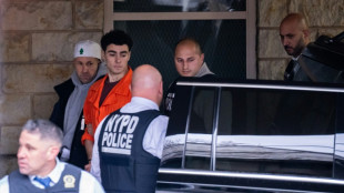 Le tueur présumé d'un patron de l'assurance santé incarcéré à New York