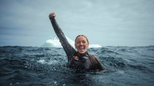 Red Bull Iceberg Dive,Molly Carlson è la prima donna al mondo a tuffarsi da un iceberg