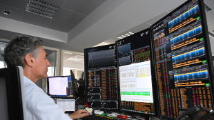 Borsa: Milano poco mossa, pesano Mps e Mediobanca