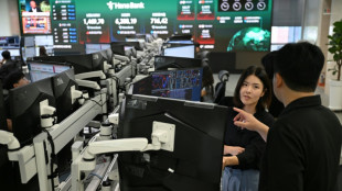 Oil rises, stocks waver amid tech sell-off 