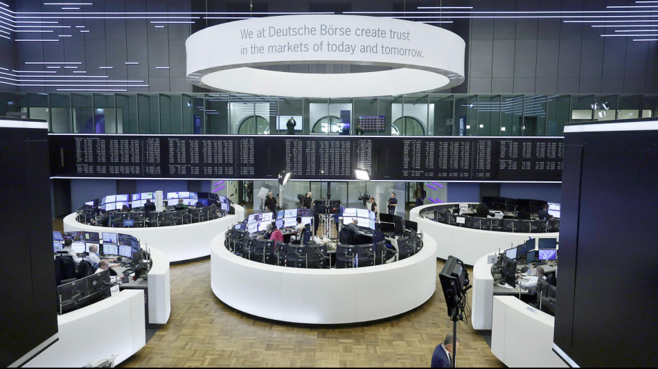 Borsa: l'Europa apre poco mossa, si guarda alla Francia