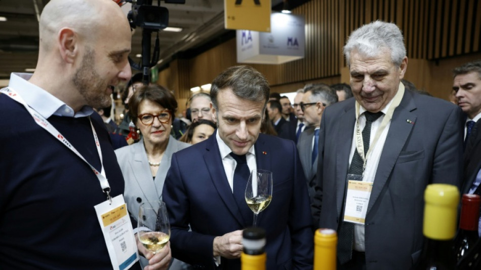  A Wine Paris, Macron promet de d&eacute;fendre le vin fran&ccedil;ais &agrave; l'export  