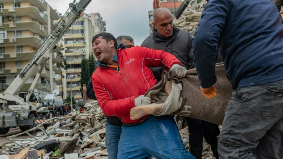 S&eacute;isme en Turquie et Syrie: plus de 3.600 morts, les secours dans le froid et la nuit
