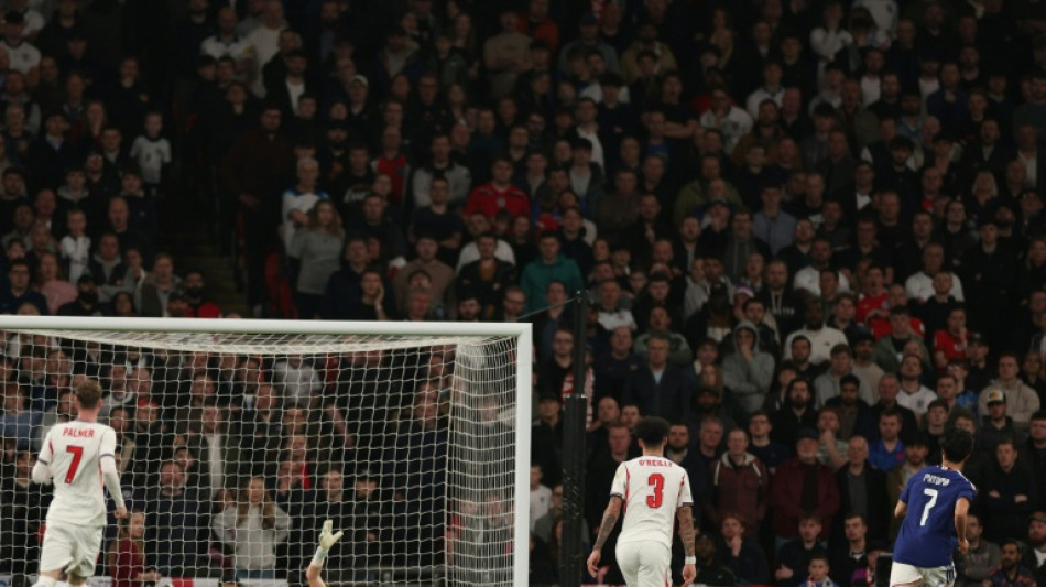  Inglaterra &eacute; derrotada pelo Jap&atilde;o (1-0) em Wembley 