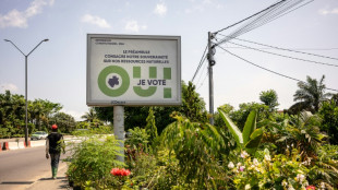 Le Gabon vote pour ou contre une nouvelle Constitution, "tournant majeur" apr&egrave;s le putsch