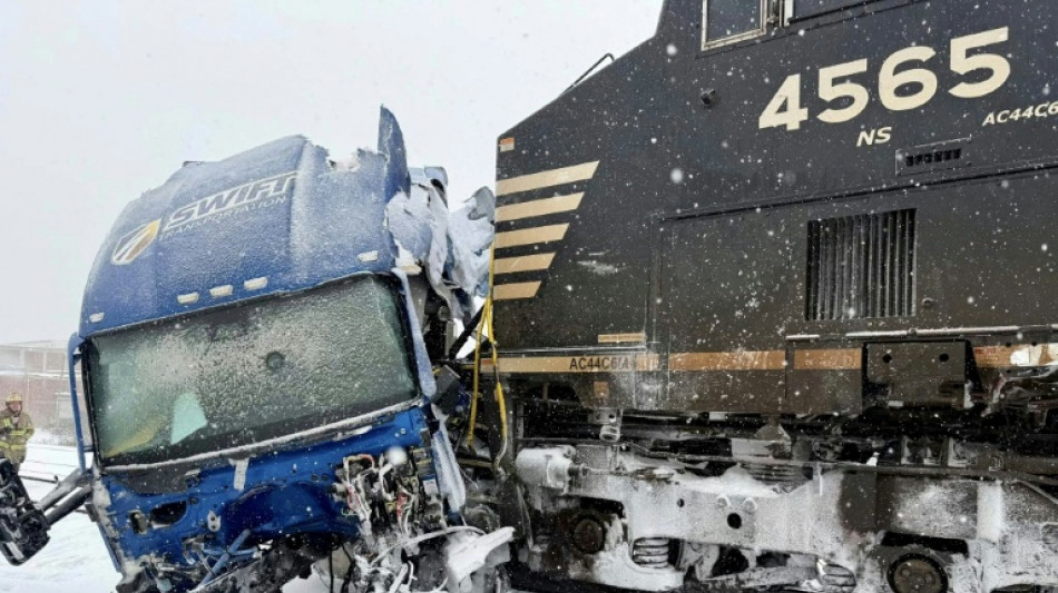  Snowstorm barrels into southern US as blast of icy weather widens 