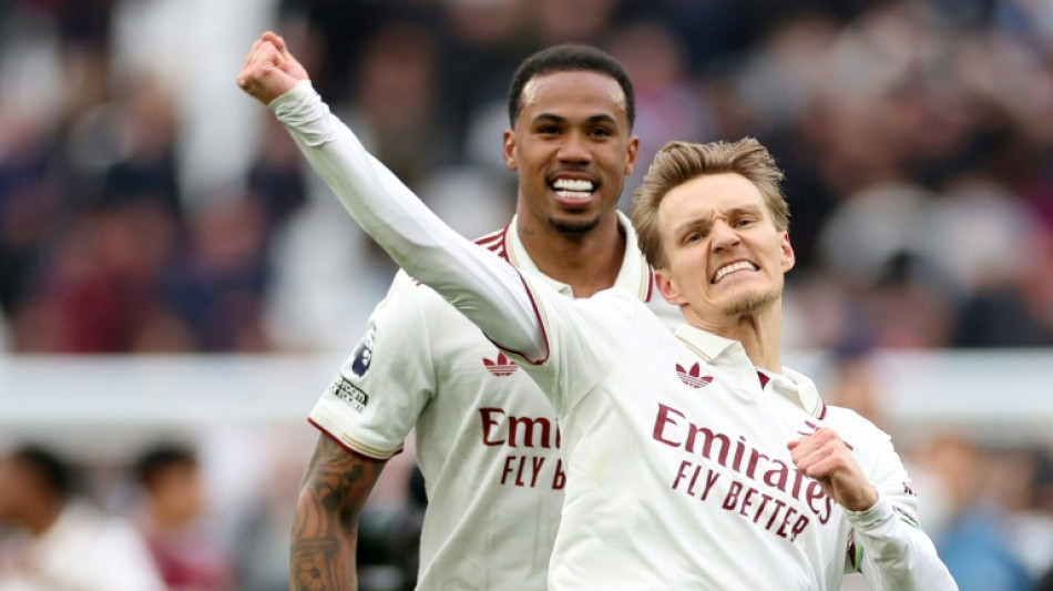  Arsenal scent Premier League glory 