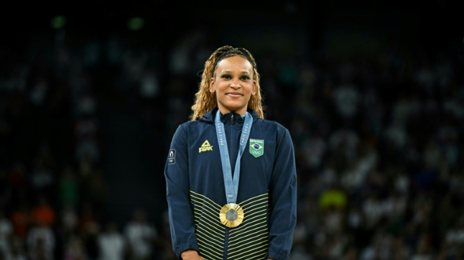 Rebeca Andrade supera Biles e &eacute; ouro no solo da gin&aacute;stica em Paris