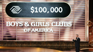 Doa&ccedil;&otilde;es para crian&ccedil;as, pol&iacute;tica, opera&ccedil;&otilde;es migrat&oacute;rias e Gaza marcam a noite do Emmy