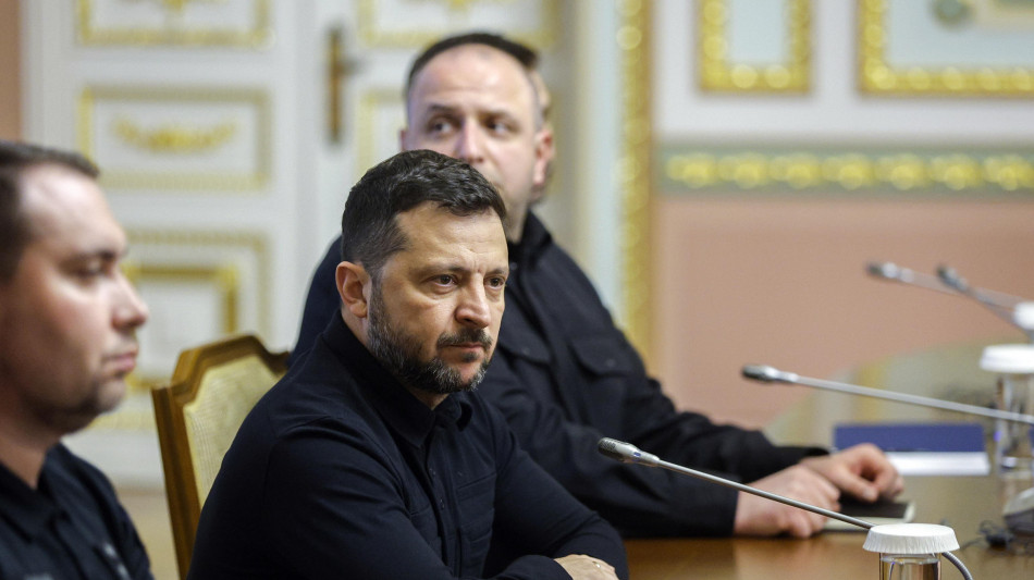  Kiev, 'dichiarazioni dall'estero confermano che Zelensky svolge bene il suo lavoro' 