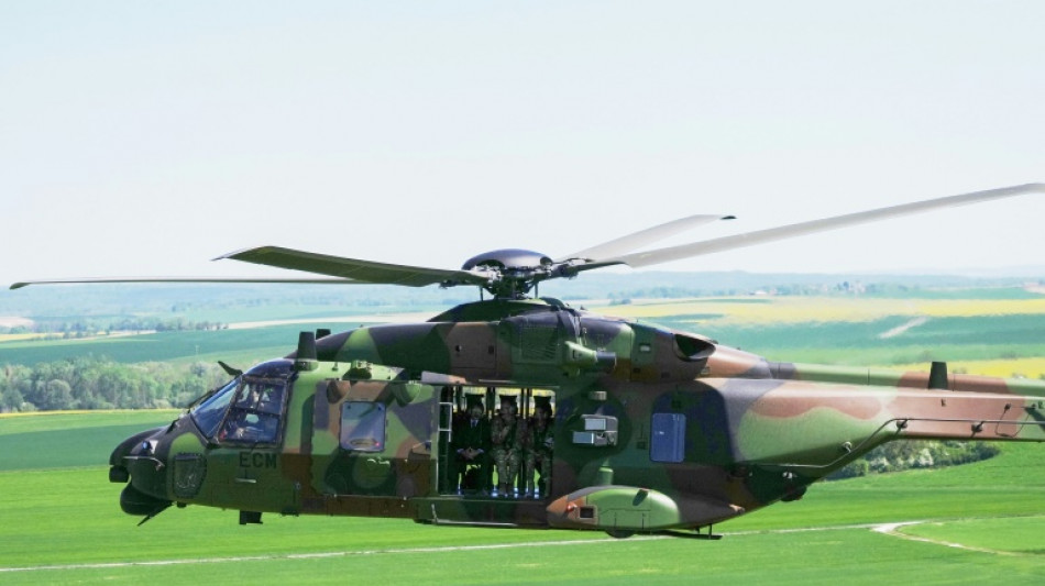 Canons, drones et h&eacute;licopt&egrave;res: l'arm&eacute;e fran&ccedil;aise en d&eacute;monstration de force