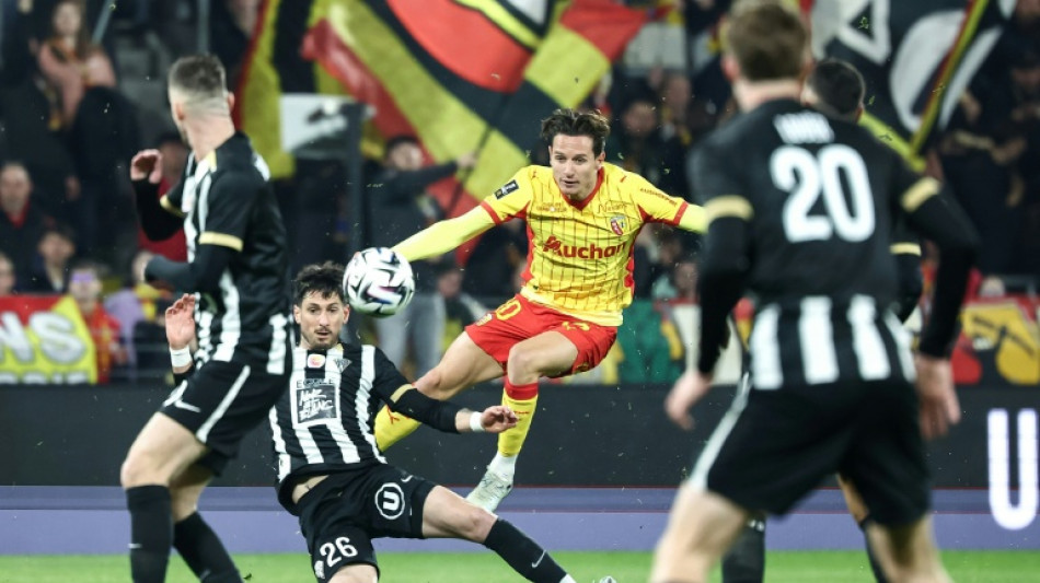  Faltando 7 rodadas, o Lens conseguir&aacute; superar o PSG na luta pelo t&iacute;tulo franc&ecirc;s? 