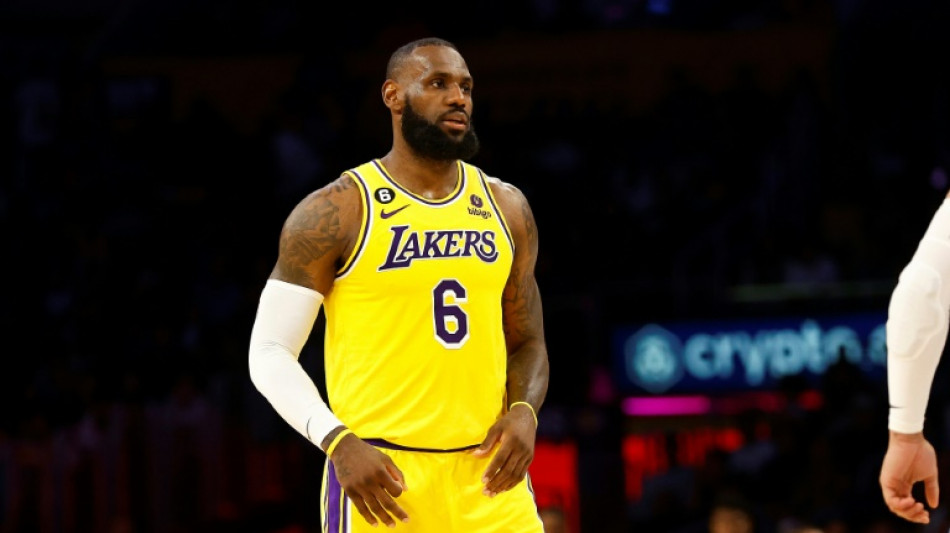 Los Lakers despiden a los Grizzlies con una &uacute;ltima paliza y los Kings sobreviven ante los Warriors