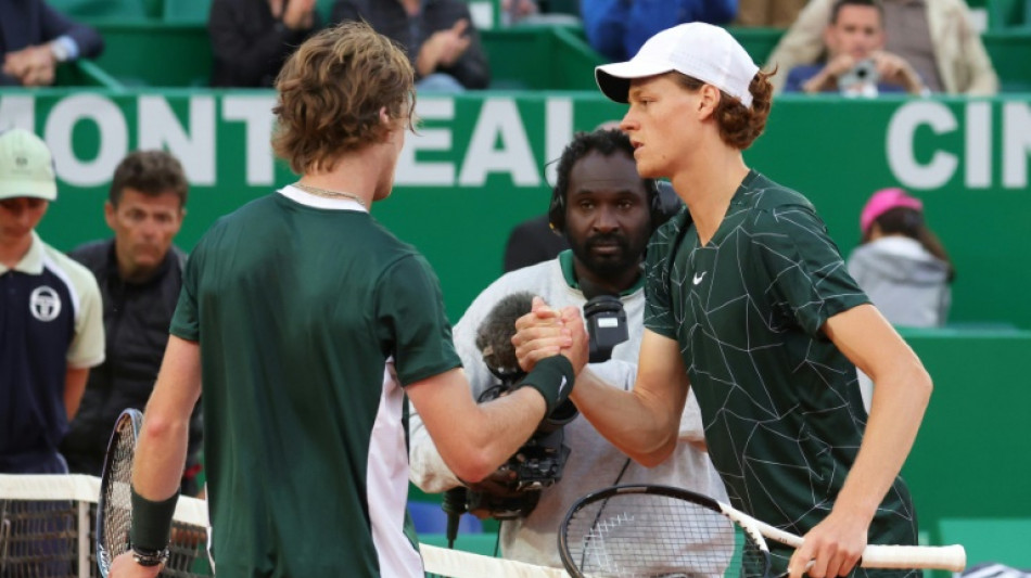 Monte-Carlo: Sinner &eacute;carte Rublev et retrouve les quarts