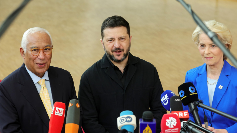  Zelensky, 'ringrazio l'Ue e i leader europei per il sostegno, veri leader' 