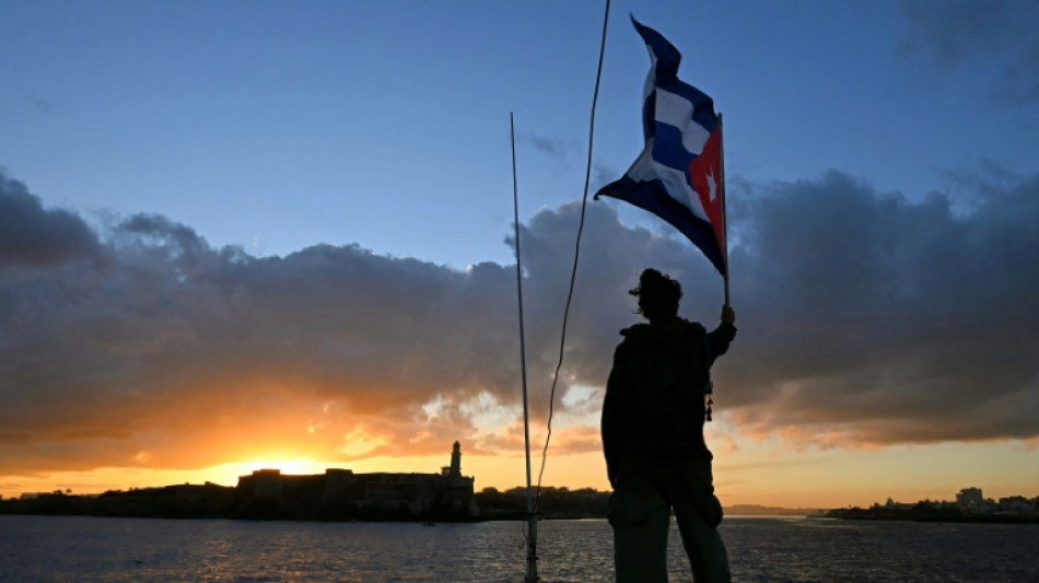  Los cubanos aguardan arribo de petr&oacute;leo ruso, pero opinan que "no es la soluci&oacute;n" 