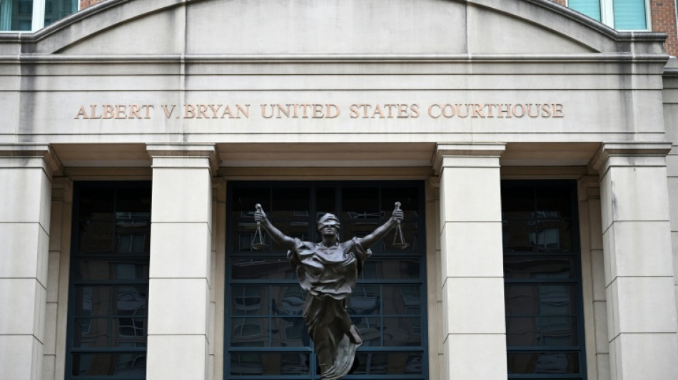  L'ex-directeur du FBI Comey, de nouveau inculp&eacute;, s'est pr&eacute;sent&eacute; &agrave; la justice 