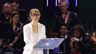Cortellesi apre I volti della Repubblica con un monologo sul voto alle donne