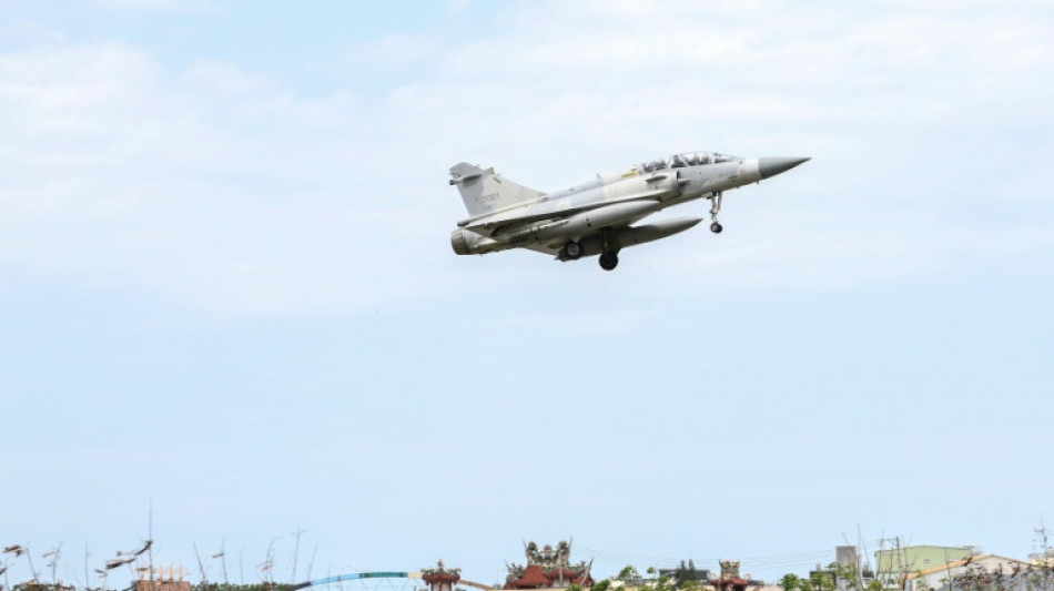 China afirma que concluiu dois dias de manobras militares ao redor de Taiwan
