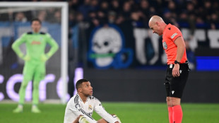 Mbapp&eacute; sofre les&atilde;o na coxa e vira d&uacute;vida no Real Madrid para Copa Intercontinental