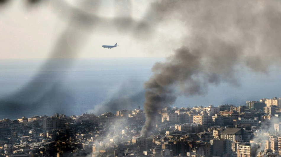 Raids isra&eacute;liens intenses au Liban, salves de roquettes du Hezbollah contre Isra&euml;l