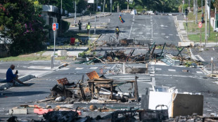 Vaste op&eacute;ration des forces de l'ordre en Nouvelle-Cal&eacute;donie, apr&egrave;s six morts dans des &eacute;meutes